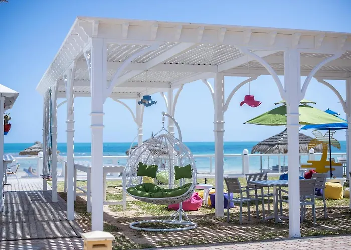 Hotels in Midoun
