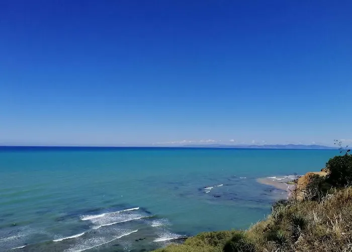 Pet friendly Infinity View: Spacious Flat Near The Beach La Marsa